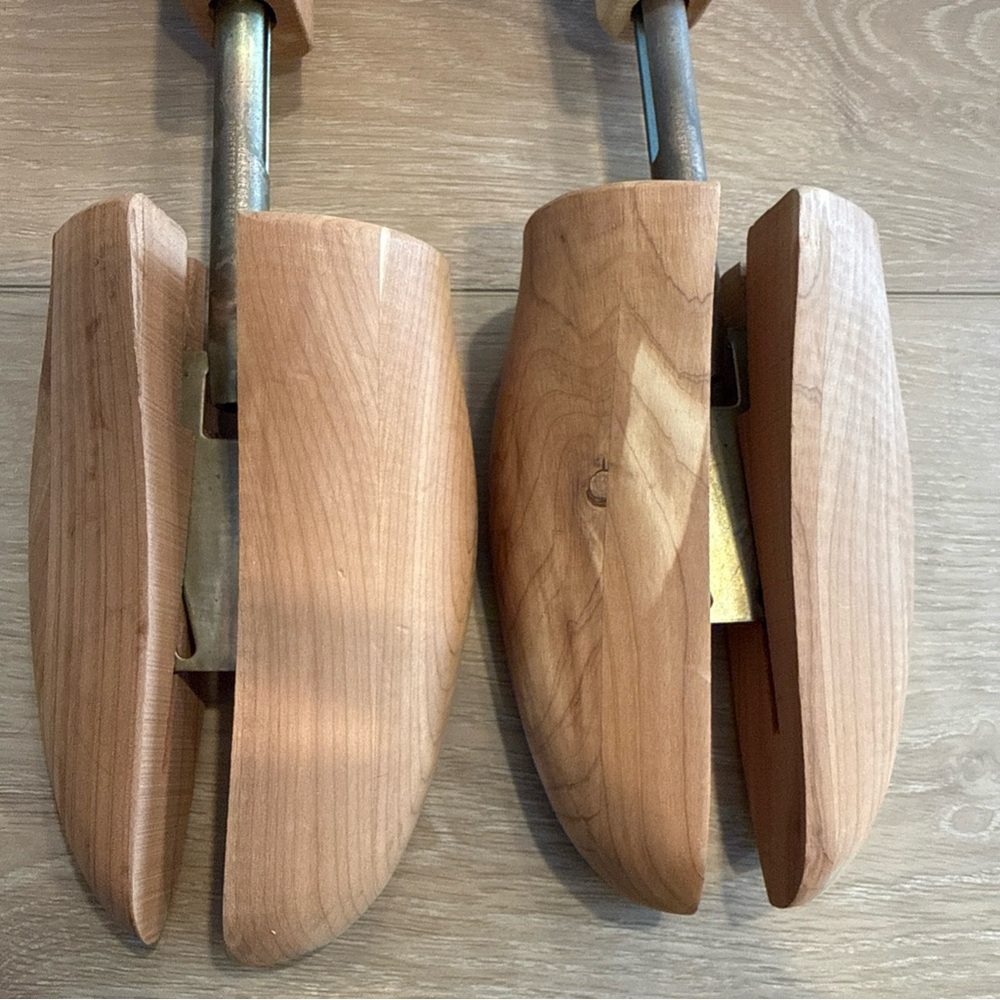 Thom McAn Cedar Wood L Shoe Keepers Shapers Stretchers by Rochester Shoe Tree Co - Picture 5 of 8